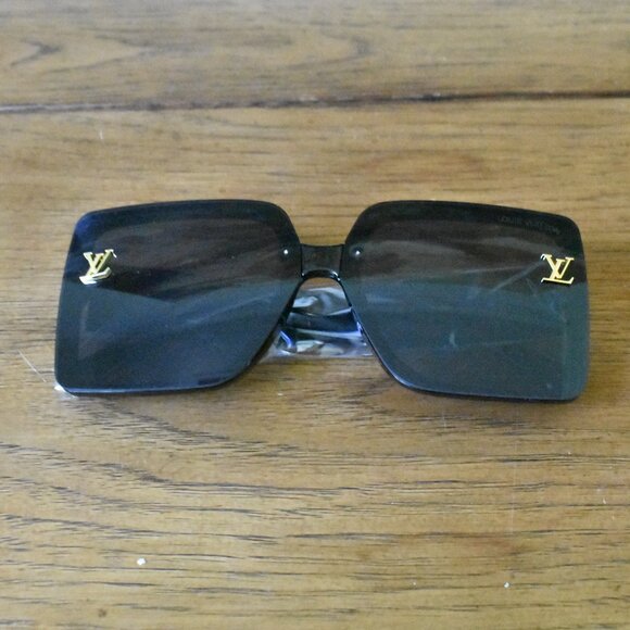 LV Sunglasses - Picture 2 of 8